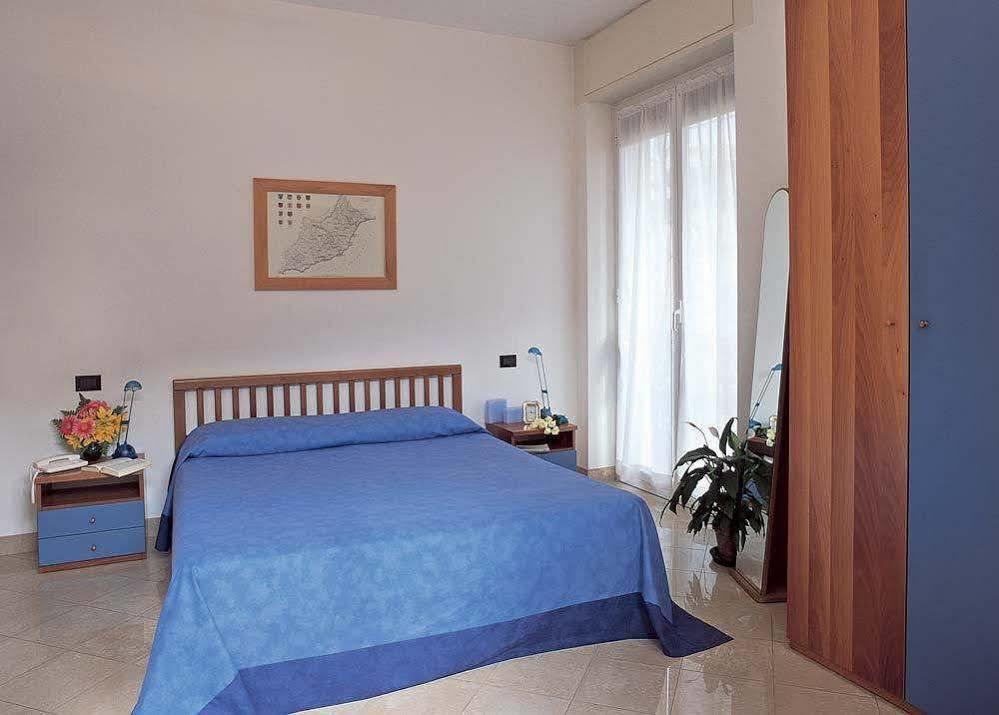 אפרטהוטל פינאלה ליגורה Residenza Adelaide מראה חיצוני תמונה
