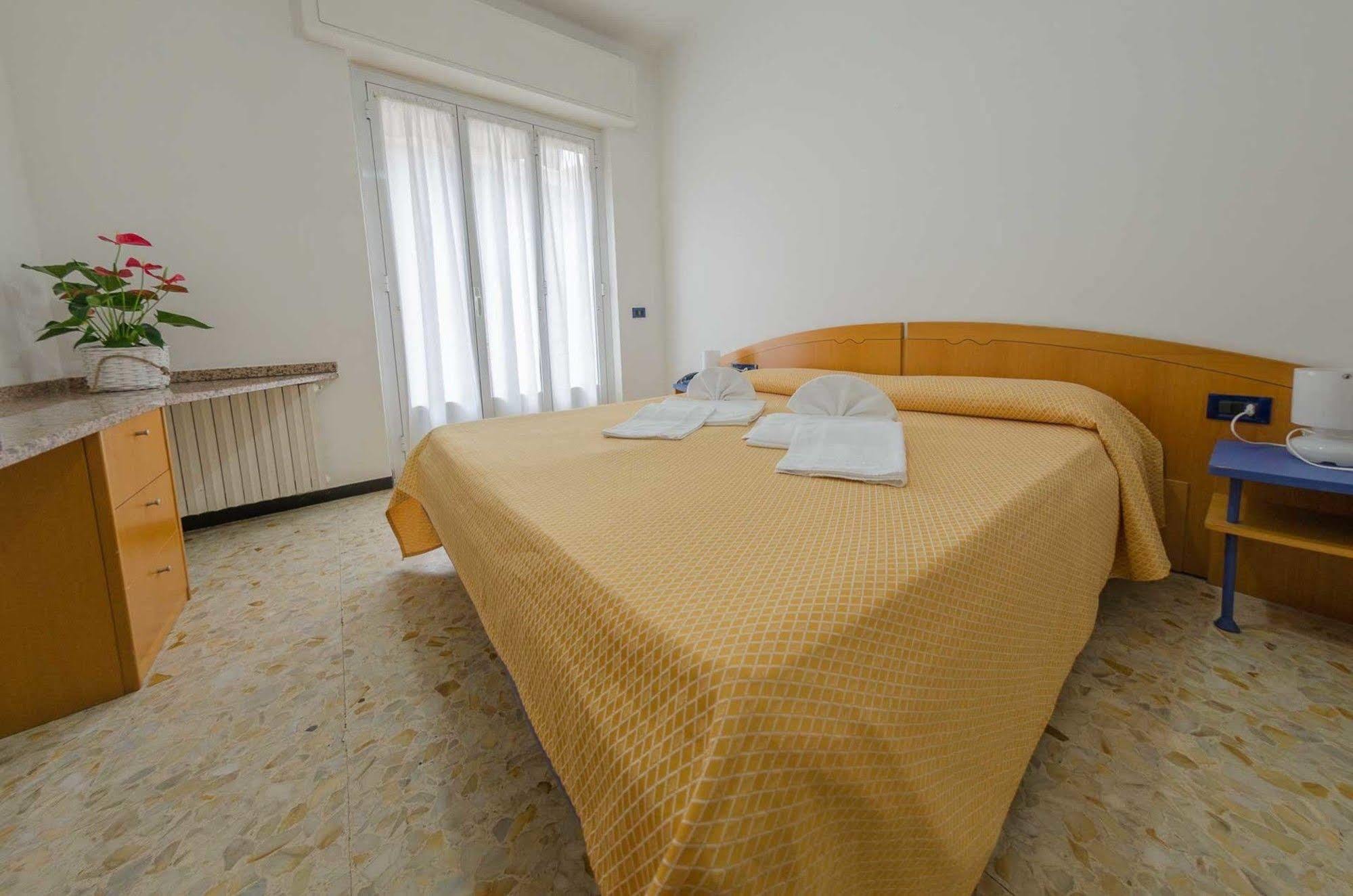 אפרטהוטל פינאלה ליגורה Residenza Adelaide מראה חיצוני תמונה