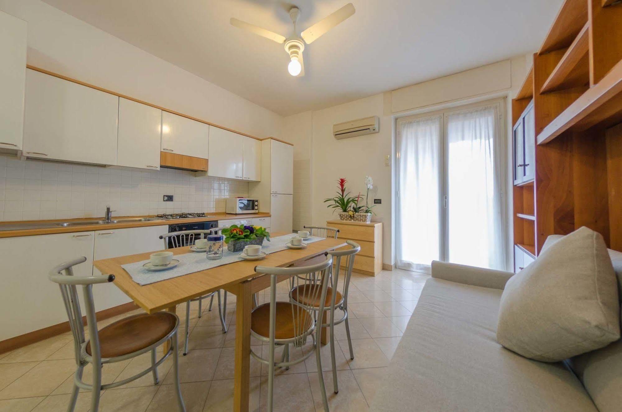 אפרטהוטל פינאלה ליגורה Residenza Adelaide מראה חיצוני תמונה